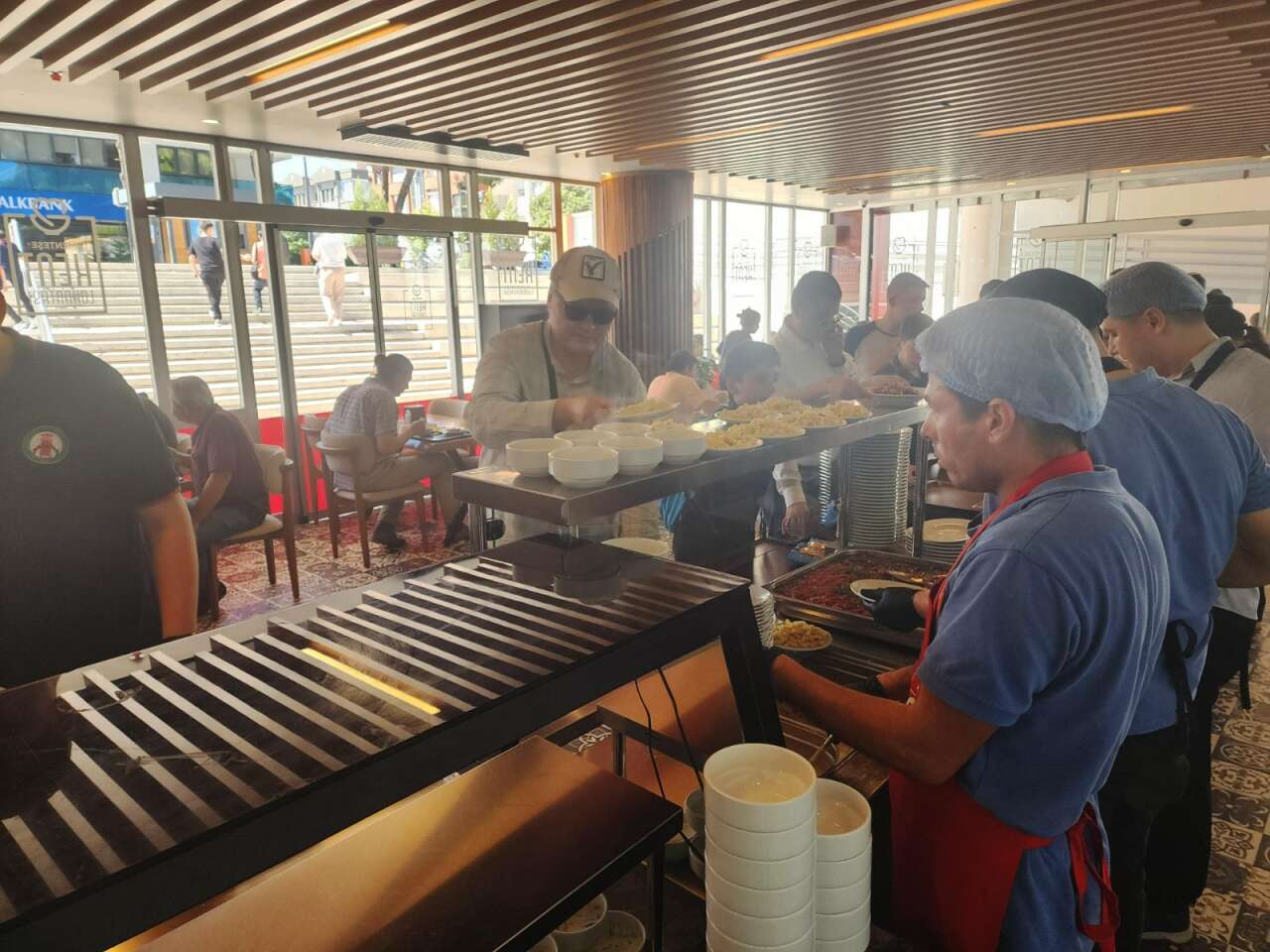 Muğla’da 4 Çeşit Yemek İçin Uzun Kuyruklar: Kent Lokantası 21 Günde 21 Bin Kişiye Hizmet Verdi 4